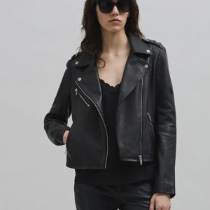 Biker de piel en negra