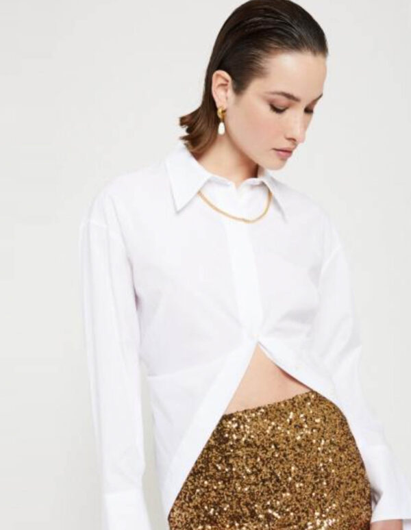 Camisa blanca con botones espalda