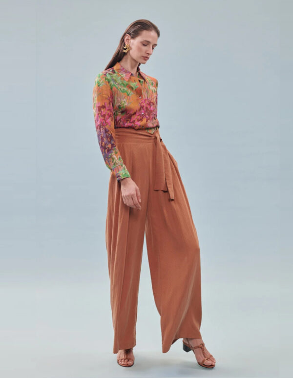 Camisa de flores en ramio