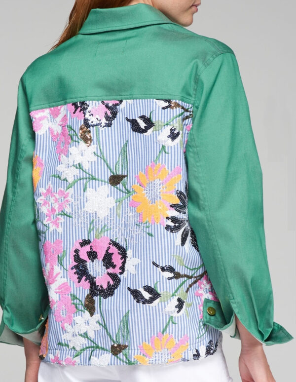 Cazadora en verde con espalda de flores - Imagen 3