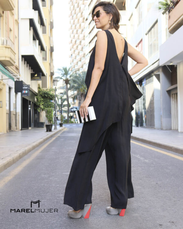 Mono fluido de tirantes con detalle de capa - Imagen 3