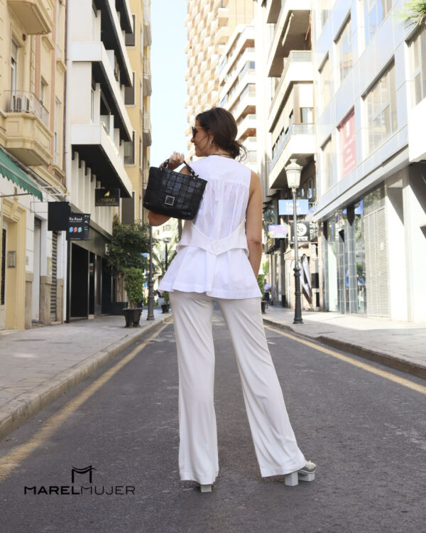 Chaleco en blanco - Imagen 2