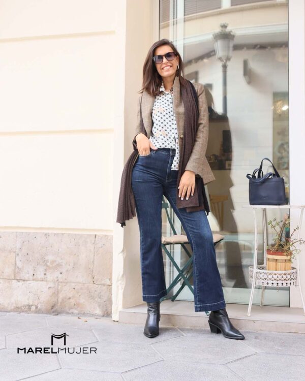Americana de espigas con detalles de strass en colores - Imagen 2