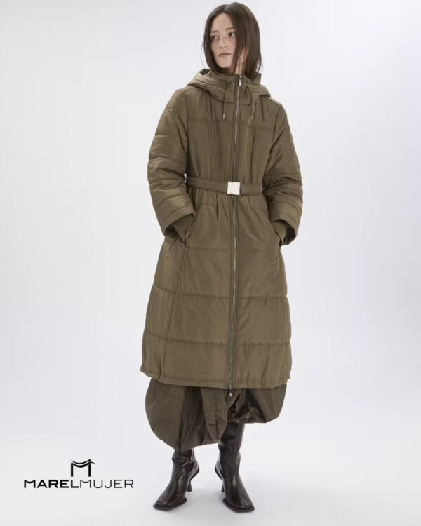 Parka larga en tono verde de HIGH