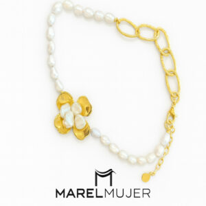 Gargantilla de perlas con detalle de flor
